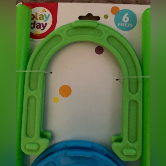 New Play Day Green and Blue 4 Horseshoe Toss Game with 2 stakes - Picture 3 of 7